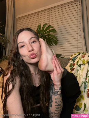 bewithbee - This pretty "HOUSE PUSSY" 😻is waiting to be fed some dick today