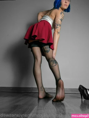 maryjanesweb - I bet you want to tug my dress down! X x x