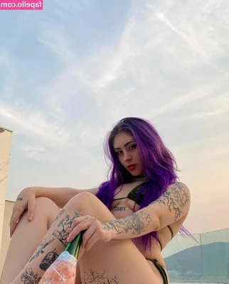 Anajumendes - First nude with my new phoneHappy hump day
