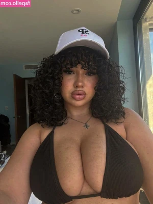 Neomi Gaia [ neomi-gaia ] - Something to brighten up your Saturday evening. 😉