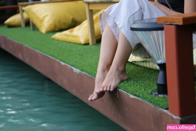 eurasian_feet [ eurasian-feet ] - Les gusta la leche