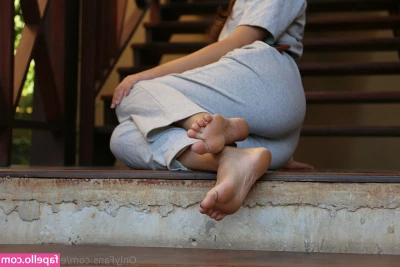 eurasian_feet [ eurasian-feet ] - I look bitchy, but take the keys out of my mouth and let me free