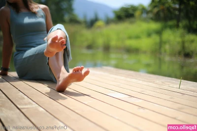 eurasian_feet [ eurasian-feet ] - Does anyone like feet