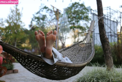 eurasian_feet [ eurasian-feet ] - 𝗦𝗵𝗼𝘂𝗹𝗱 𝗜 𝗰𝗼𝗹𝗹𝗮𝗯
