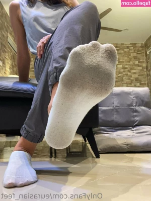 eurasian_feet [ eurasian-feet ] - I’ll be going live on @itsmiashelby around 5:00 pm west coast time!