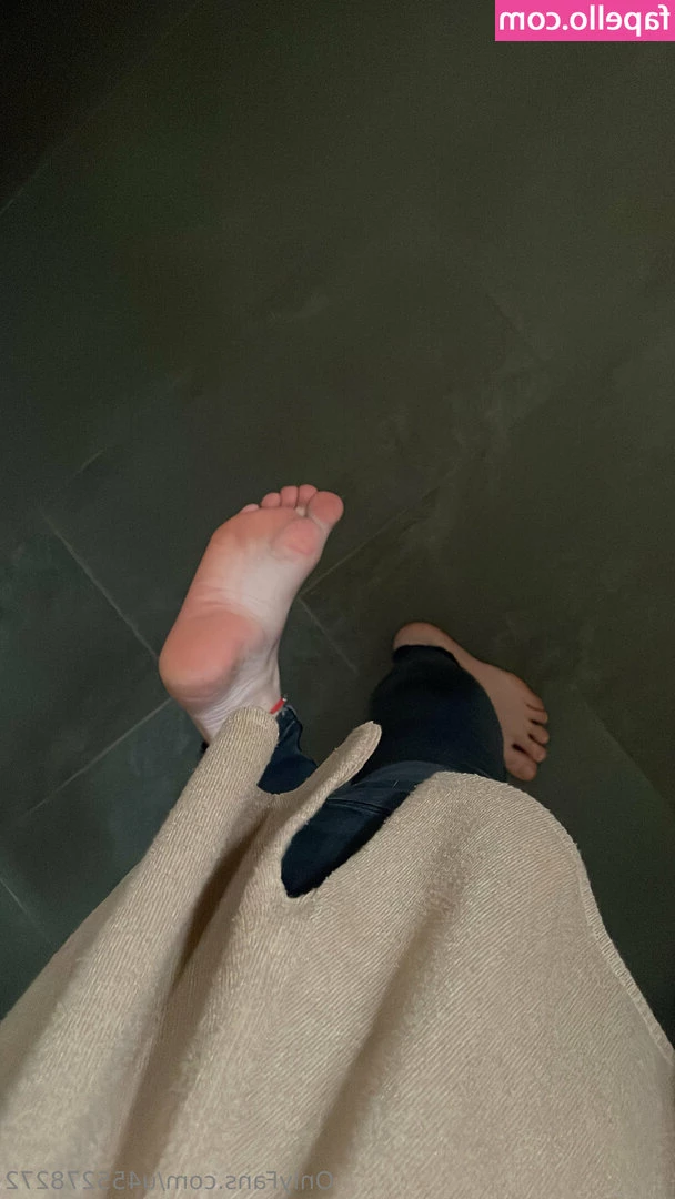 u455278272 - Should I do another booty jiggle video?? Who wants to see it wiggle?