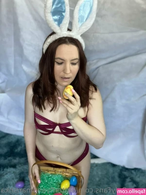 butterflyandmarishka - Do you want to play with them? 🍈🍈