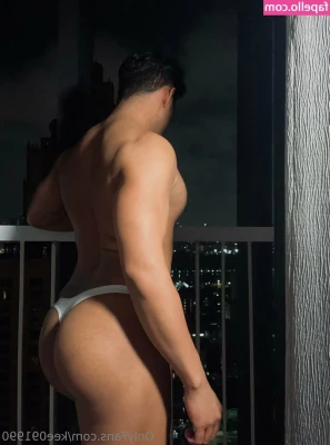 kee091990 - Putting in some WORK on that dildo 💦