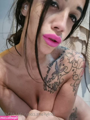 u211483472 - Mi fa ancora più porca questo micro bikini vero?😈