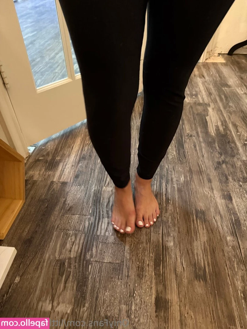 littlemrsmissy - up close pictures of my tight pussy and asshole 🥵💞