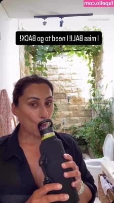Saira Khan [ saira-khan ] - Today I masturbated on the balcony while my neighbor saw me, do you
