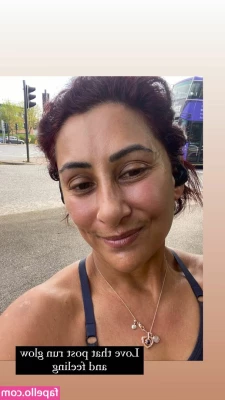 Saira Khan [ saira-khan ] - Working feet