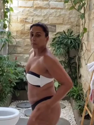 Saira Khan [ saira-khan ] - How about some outside flashing