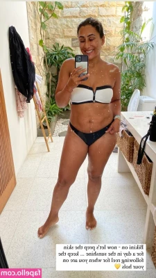 Saira Khan [ saira-khan ] - Touching and feeling my left bicep
