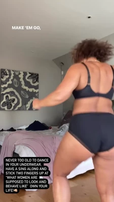 Saira Khan [ saira-khan ] - Hey lovers  Had another busy day  I met another new friend who I m