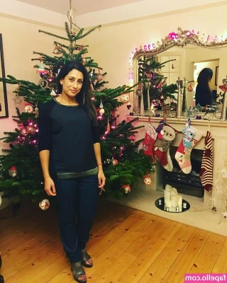 Saira Khan [ saira-khan ] - Had to put the bed frame to the test lol