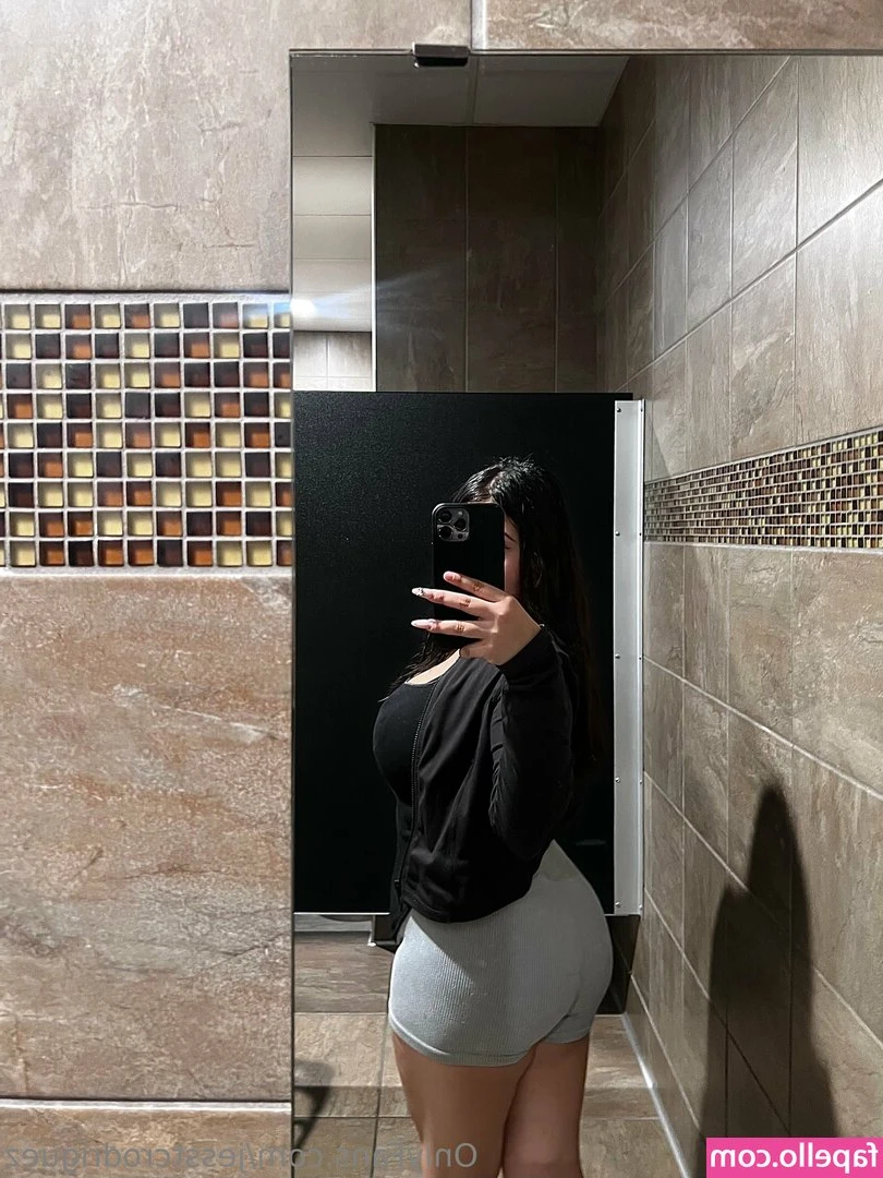 jesstcrodriguez - Here’s what my nightly routine looks like😘 First I watched a lil