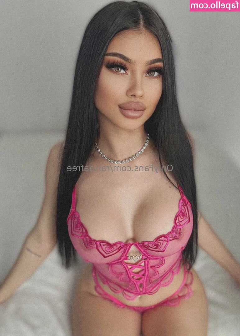 raisaafree - I wonder what made my pussy is so wet 😈💦
