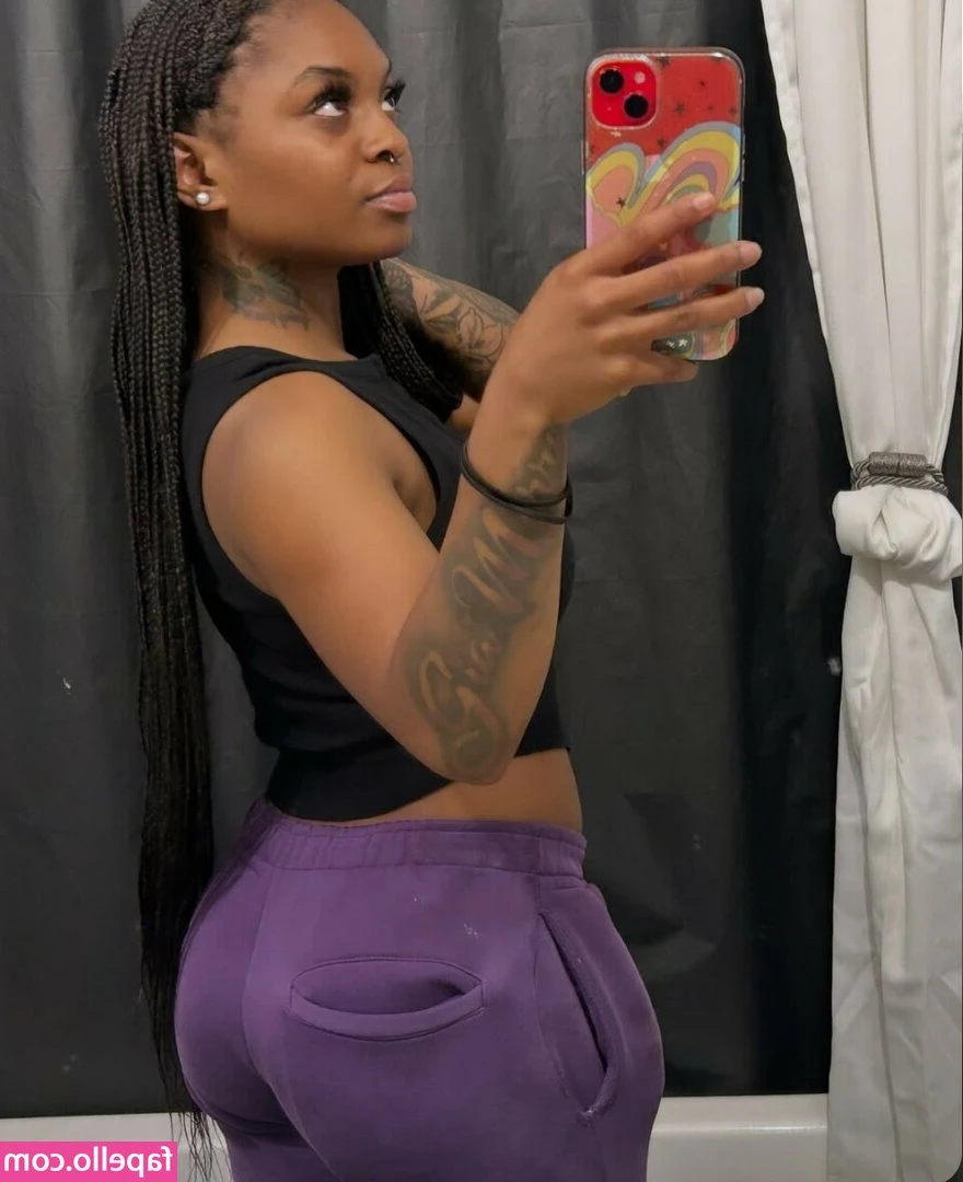 0fficial._Tootie [ 0fficial-tootie ] - Pretty pussy and pointed toes 🥰