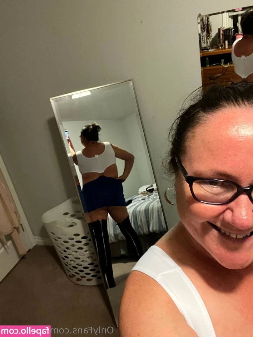 piper_ang [ piper-ang ] - I heard some of you like yoga pants 😉