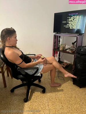 realvickityson - Feeling hot