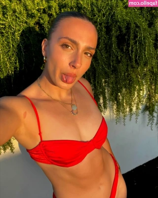 Marissa Papaconstantinou [ marissa-papaconstantinou ] - Who is missing those sunny summer days? 😻 What is your favorite
