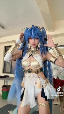eariiich4n - Mixing things up by playing with ben wa balls. Watch me push them out