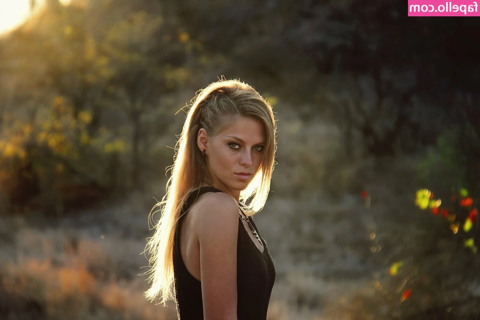 Nora En Pure [ nora-en-pure ] - You may enter