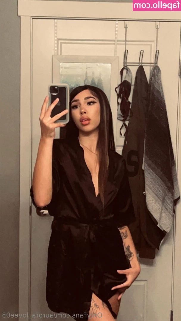 aurora_lovee05 [ aurora-lovee05 ] - Making my cock hard for you