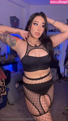 veronicaraetv - Let’s get naughty DM me baby😈