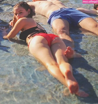 joey_king [ joey-king-1 ] - It is your sworn duty to become as BREEDABLE a boiwife as you