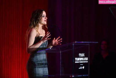 joey_king [ joey-king-1 ] - 36DD ready for some action