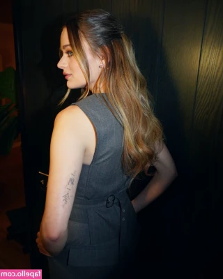 joey_king [ joey-king-1 ] - Rise and shine