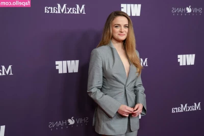 joey_king [ joey-king-1 ] - hey whats wrong   192384784