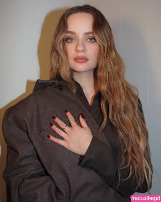 joey_king [ joey-king-1 ] - 1. good morning 😉 2. message me if you want to see more