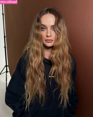 joey_king [ joey-king-1 ] - Ur goth emo slut wants attention  gt 3