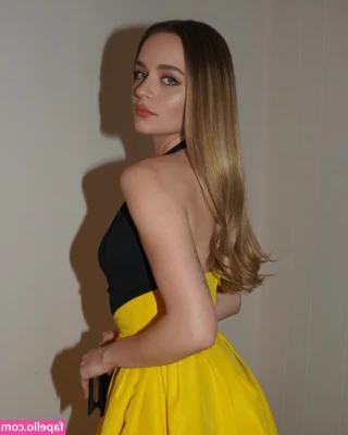 joey_king [ joey-king-1 ] - Who likes seeing me gag on the dick