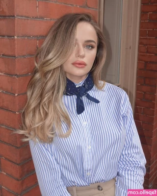 joey_king [ joey-king-1 ] - Relaxing evening