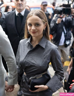 joey_king [ joey-king-1 ] - Still my favourite outfit, even if i have got a little too fat for it