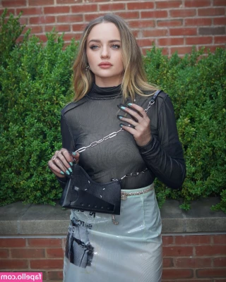 joey_king [ joey-king-1 ] - The beat off