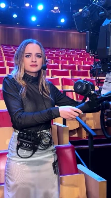 joey_king [ joey-king-1 ] - Be the gentlemen you are and, take me on a date?🍹😍