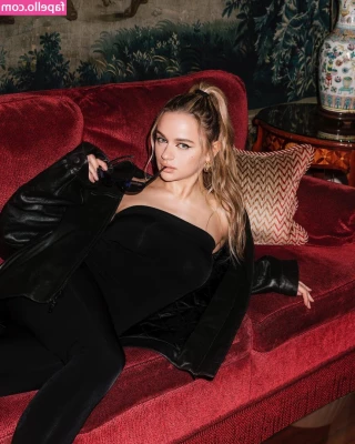 joey_king [ joey-king-1 ] - Im supposed to be a good church going girl, whos going to be wanting