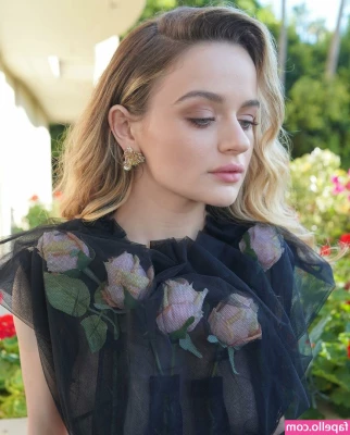 joey_king [ joey-king-1 ] - Check your Messages for the full video and to see who lost the