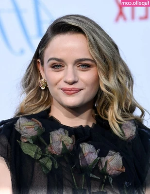 joey_king [ joey-king-1 ] - Ziehst du mich bitte weiter aus