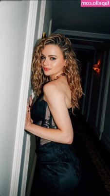 joey_king [ joey-king-1 ] - Break my bed  Not my heart
