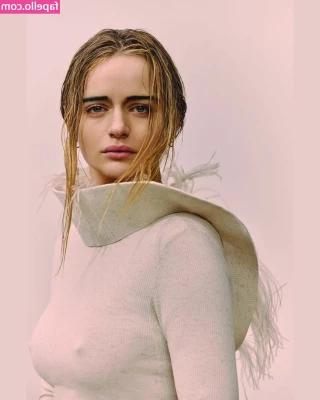 joey_king [ joey-king-1 ] - Had to get some pain out of them before tuesday