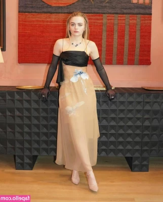 joey_king [ joey-king-1 ] - its national womans day send monies <3