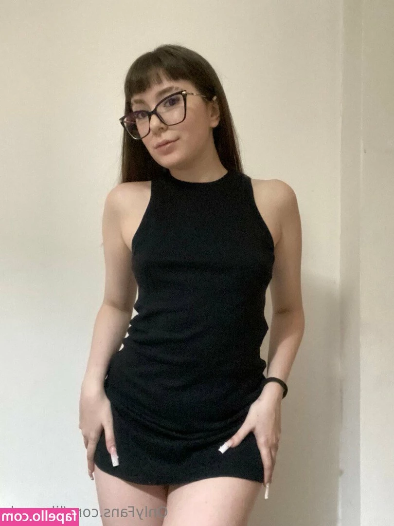 lilymorb - Some pics of daddy fucking my sweet lil pussy, doesn’t he have a