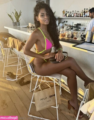 Brenda Martins [ brenda-martins ] - Ik wil je lul achterlangs in mijn kutje 🍆💦💦💦