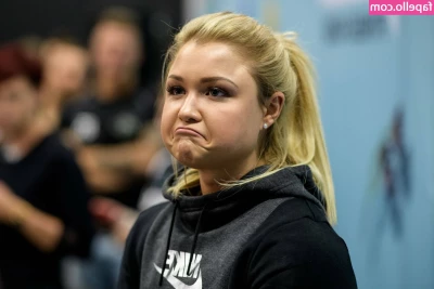 Sophia Thiel [ sophia-thiel ] - Squish